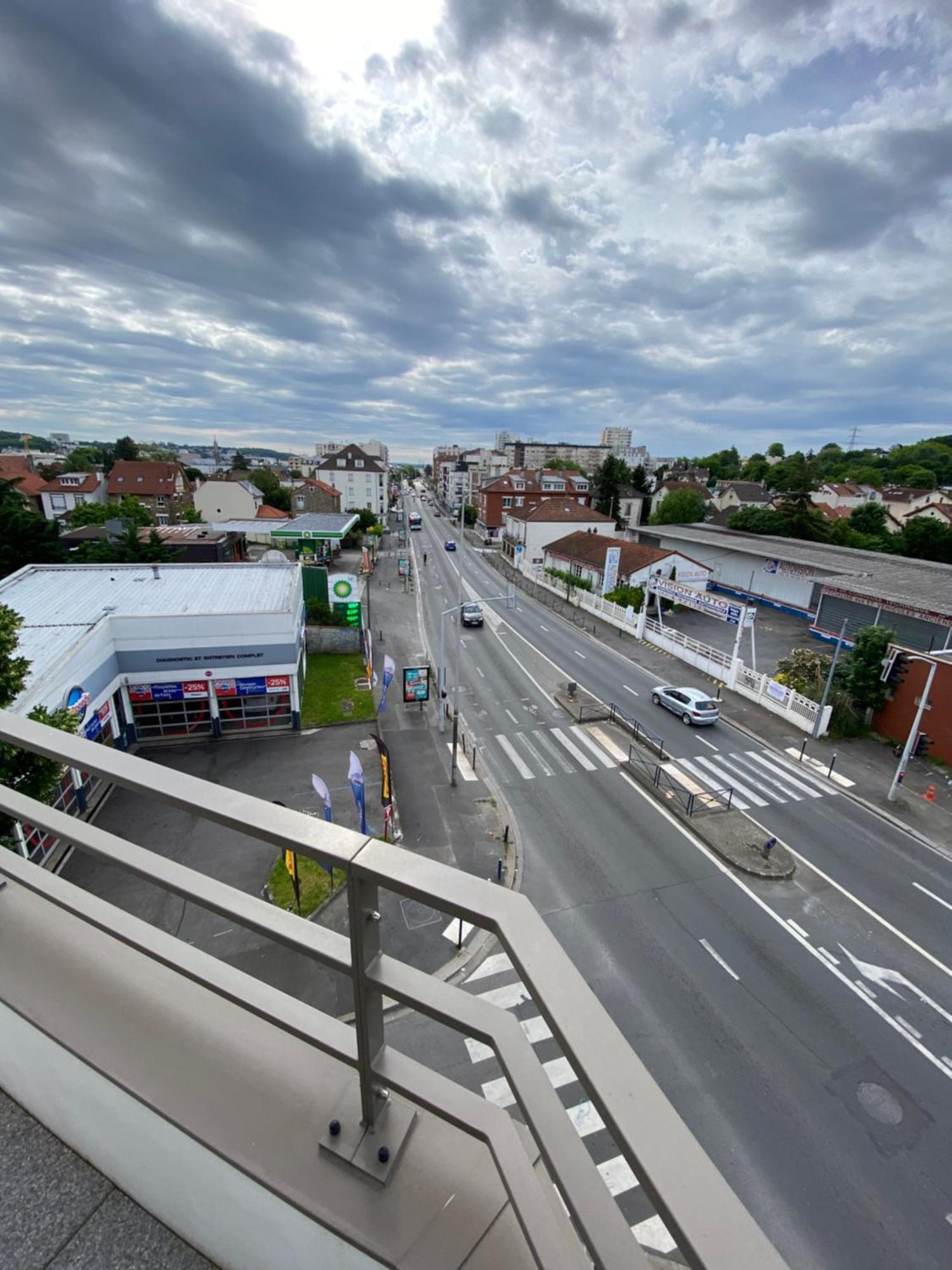 Charme Citadin Appartement Villemomble Buitenkant foto
